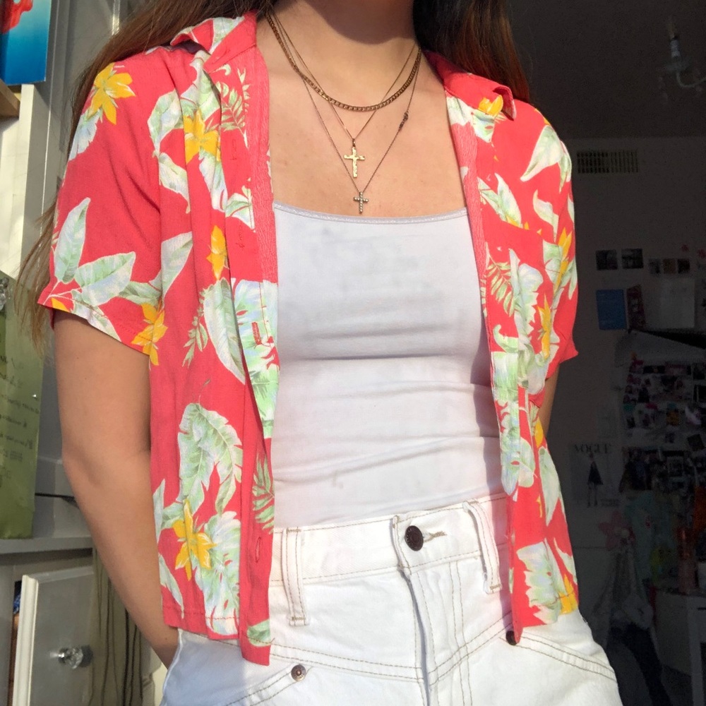 forever 21 tourist tropical print crop button tee